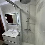 Penthouse Met Groot Terras Centrum アパート フエンヒロラ