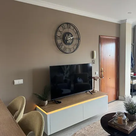 Penthouse Met Groot Terras Centrum * 丰希罗拉